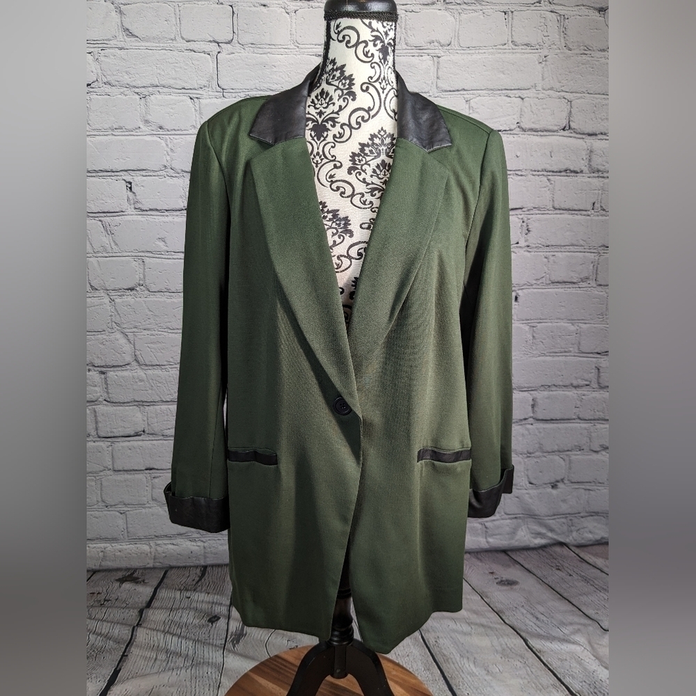 Susan Graver Women's Button Front Stretch Knit sz 18w jacket Faux Leather B3